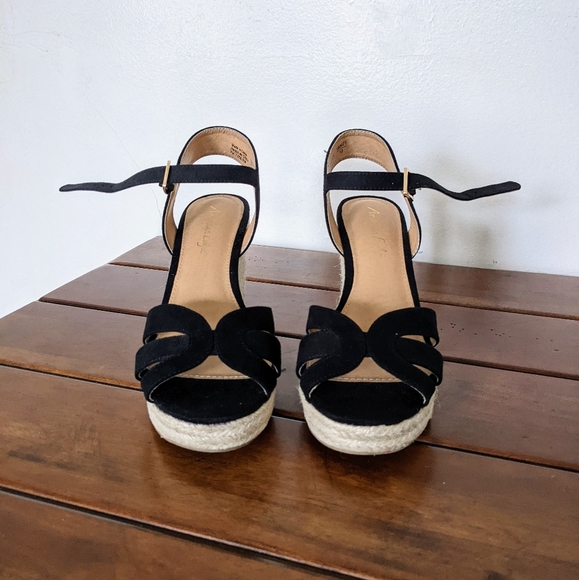 American Eagle Faux Suede Wedges - Picture 1 of 9